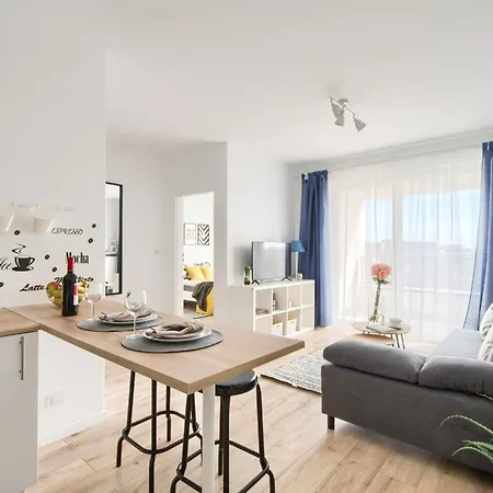 M&R Apartament: Premium Airport Stay with Self Check-In Warsaw Exterior photo