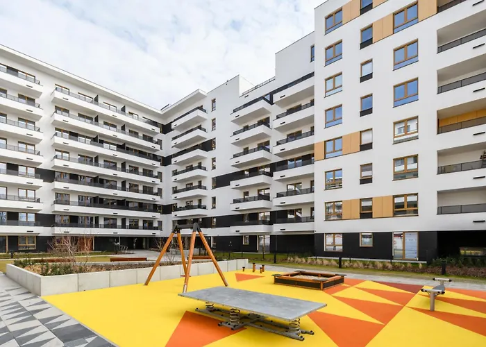 M&R Apartament Airport&Business Premium Komputerowa - Underground Garage - Free Wifi - Netflix - Self Check-In - 5 Min From Chopin Airport