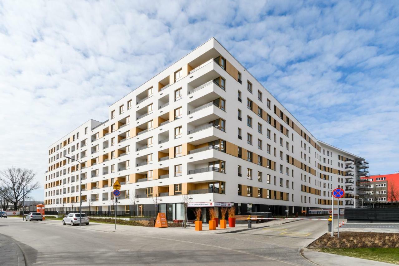 M&r Apartament: Premium Airport With Self Check-in Apartment