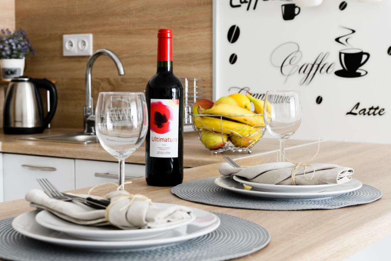 M&r Apartament: Premium Airport With Self Check-in Apartment Warsaw
