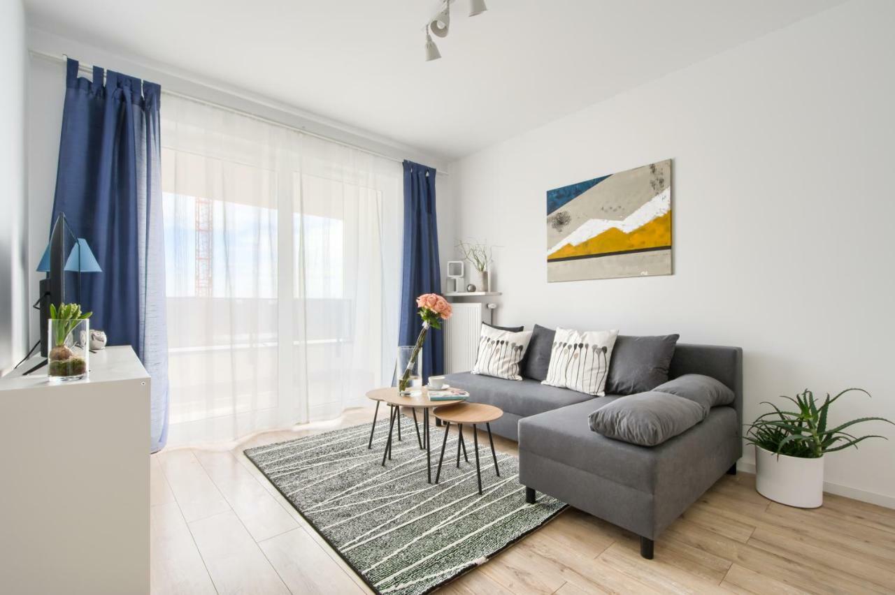 M&r Apartament: Premium Airport With Self Check-in Apartment