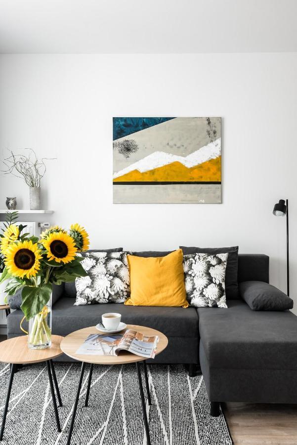 M&r Apartament: Premium Airport With Self Check-in Apartment Warsaw